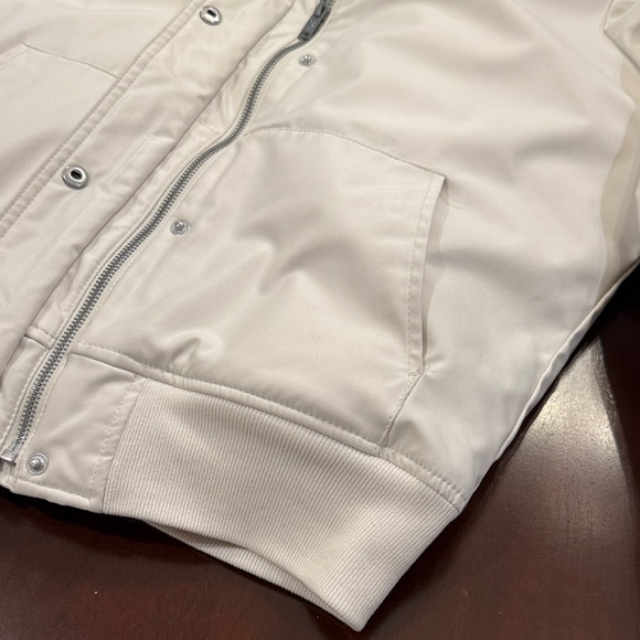 Hollister Cream Bomber Jacket with Faux Fur Hood Sz M - Picture 4 of 16